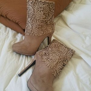 Elegant Lace Tan Heeled Boots